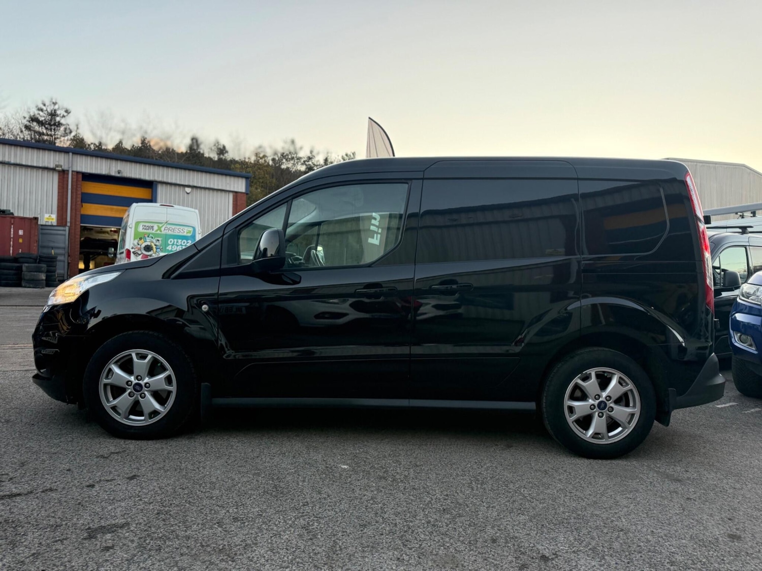 Used Ford Transit Connect 2017 for sale - 76644893: Photo 11
