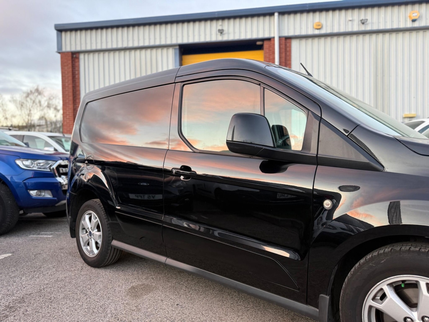 Used Ford Transit Connect 2017 for sale - 76644893: Photo 25