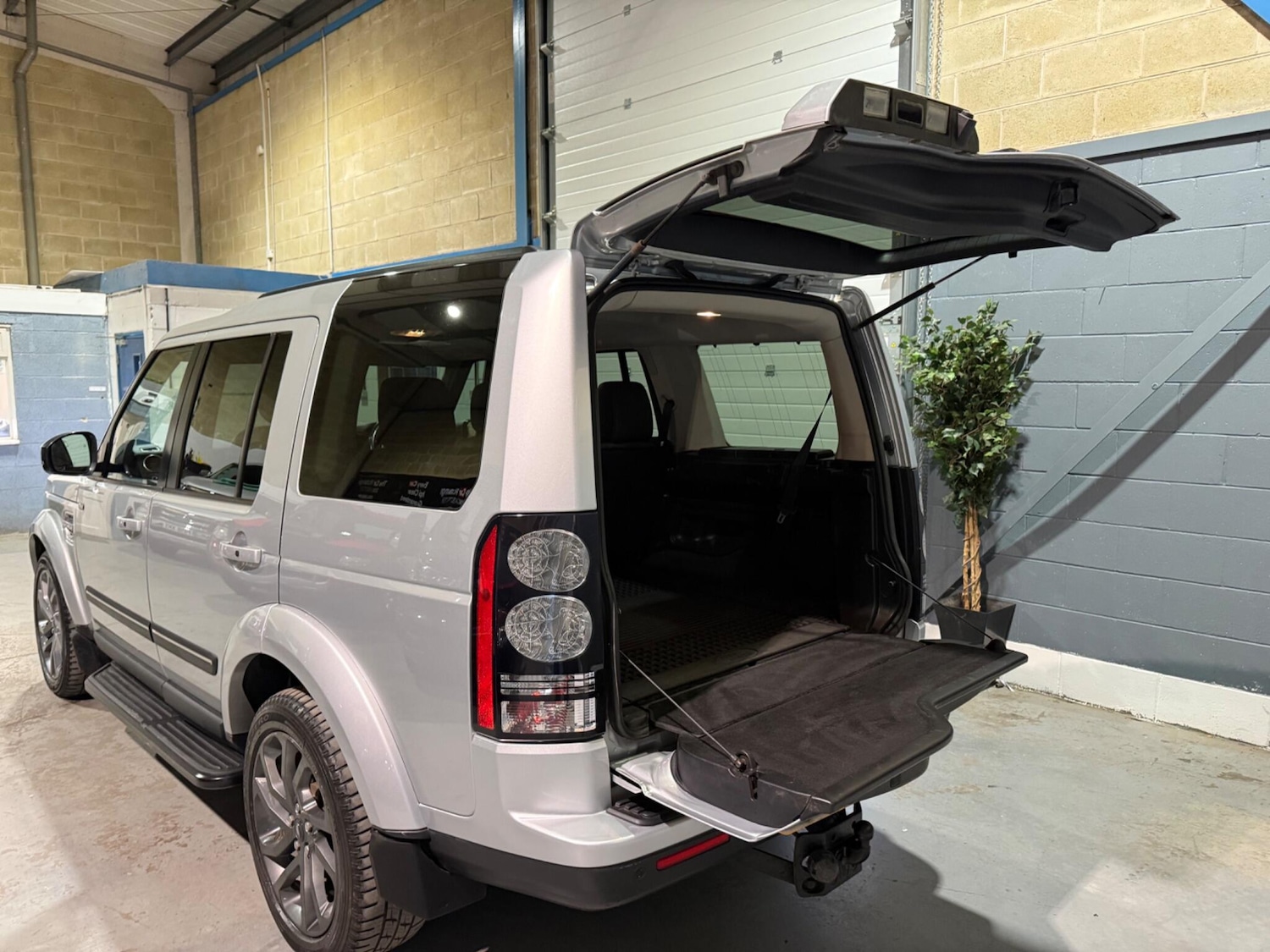 Used Land Rover Discovery 2015 for sale - 78184667: Photo 32