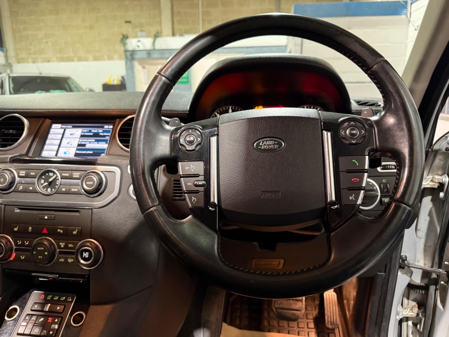 Used Land Rover Discovery 2015 for sale - 78184667: Photo 47