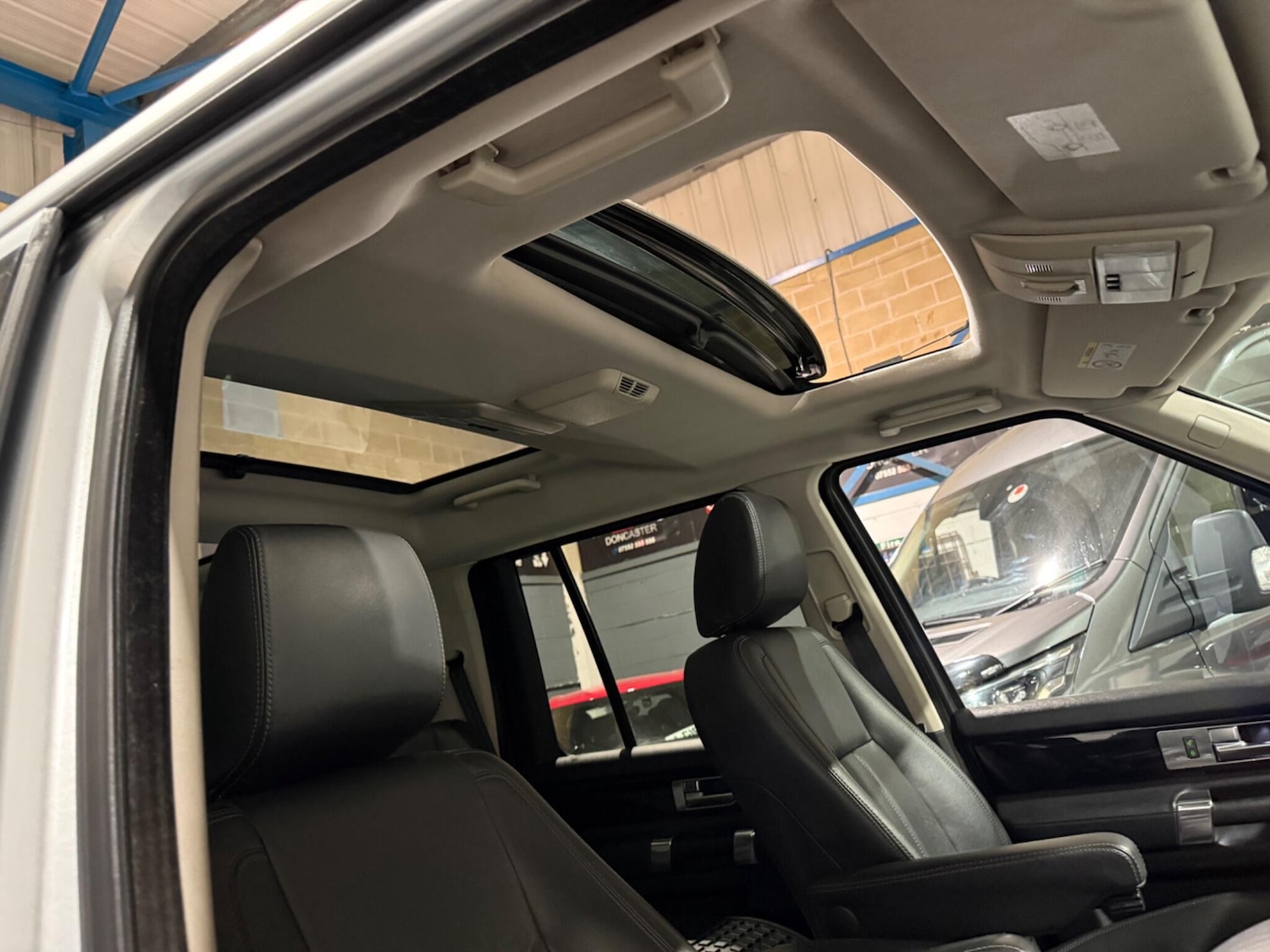 Used Land Rover Discovery 2015 for sale - 78184667: Photo 56