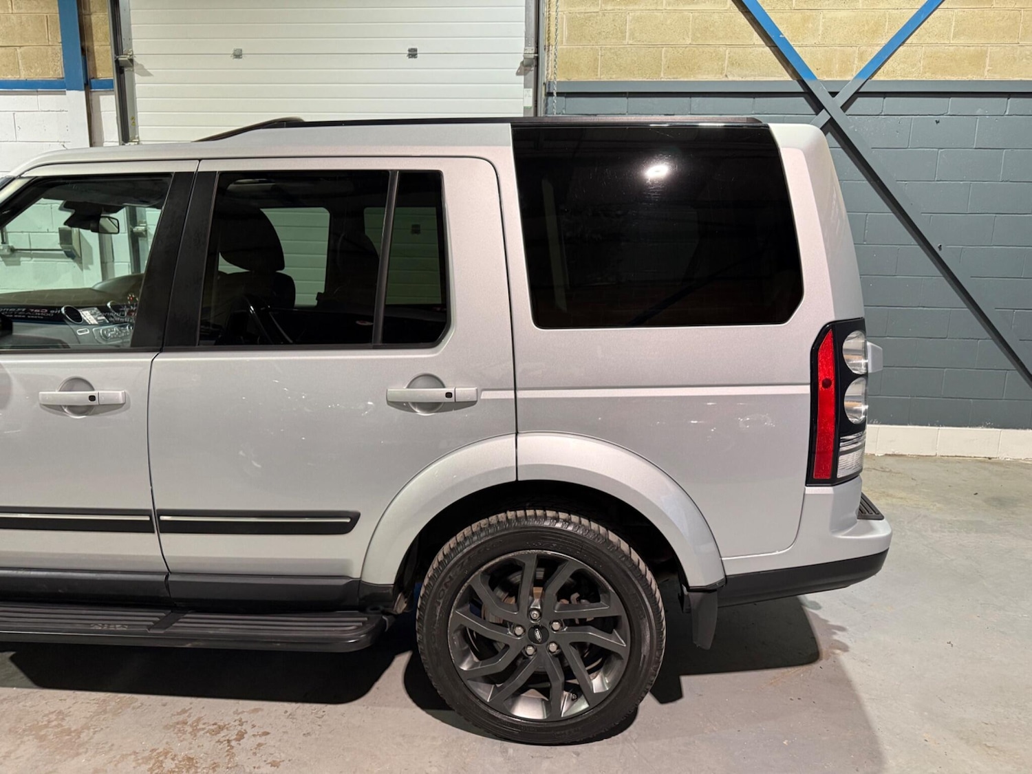 Used Land Rover Discovery 2015 for sale - 78184667: Photo 9