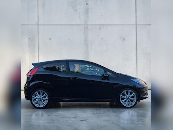 Used Ford Fiesta 2015 for sale - 77993930: Photo