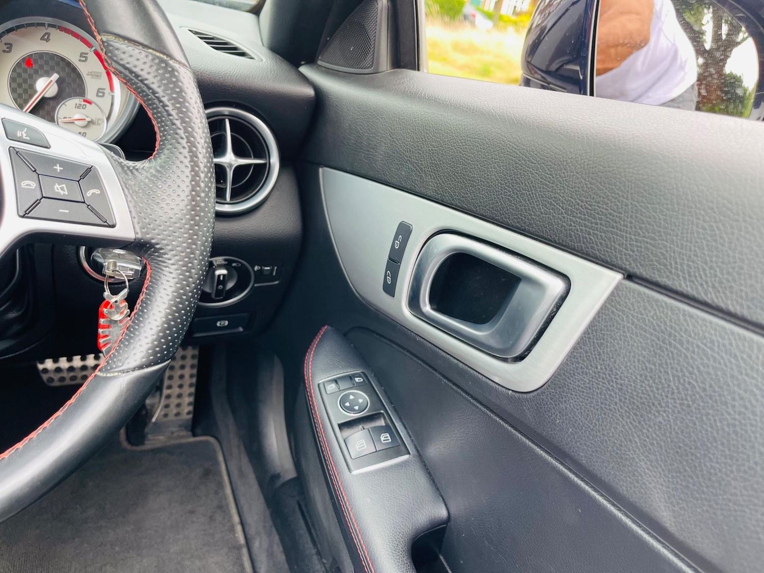 Used Mercedes-Benz SLK 2015 for sale - 77737935: Photo 35