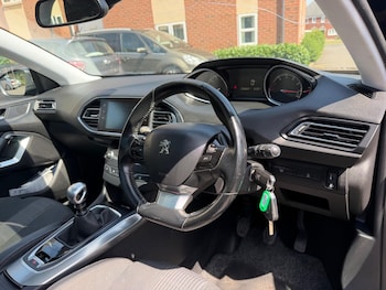 Used Peugeot 308 2017 for sale - 79012246: Photo