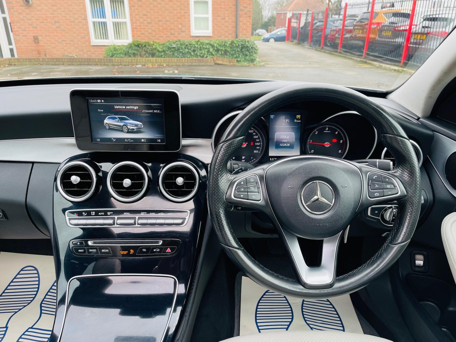 Used Mercedes-Benz C Class 2016 for sale - 77737945: Photo 8