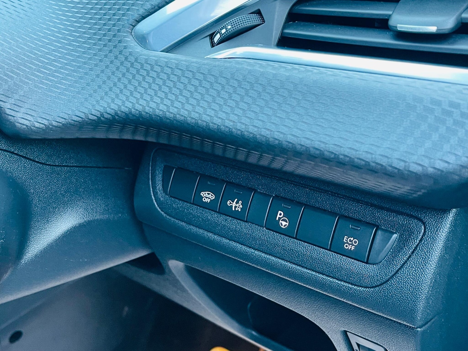 Used Peugeot 2008 2017 for sale - 77738139: Photo 50