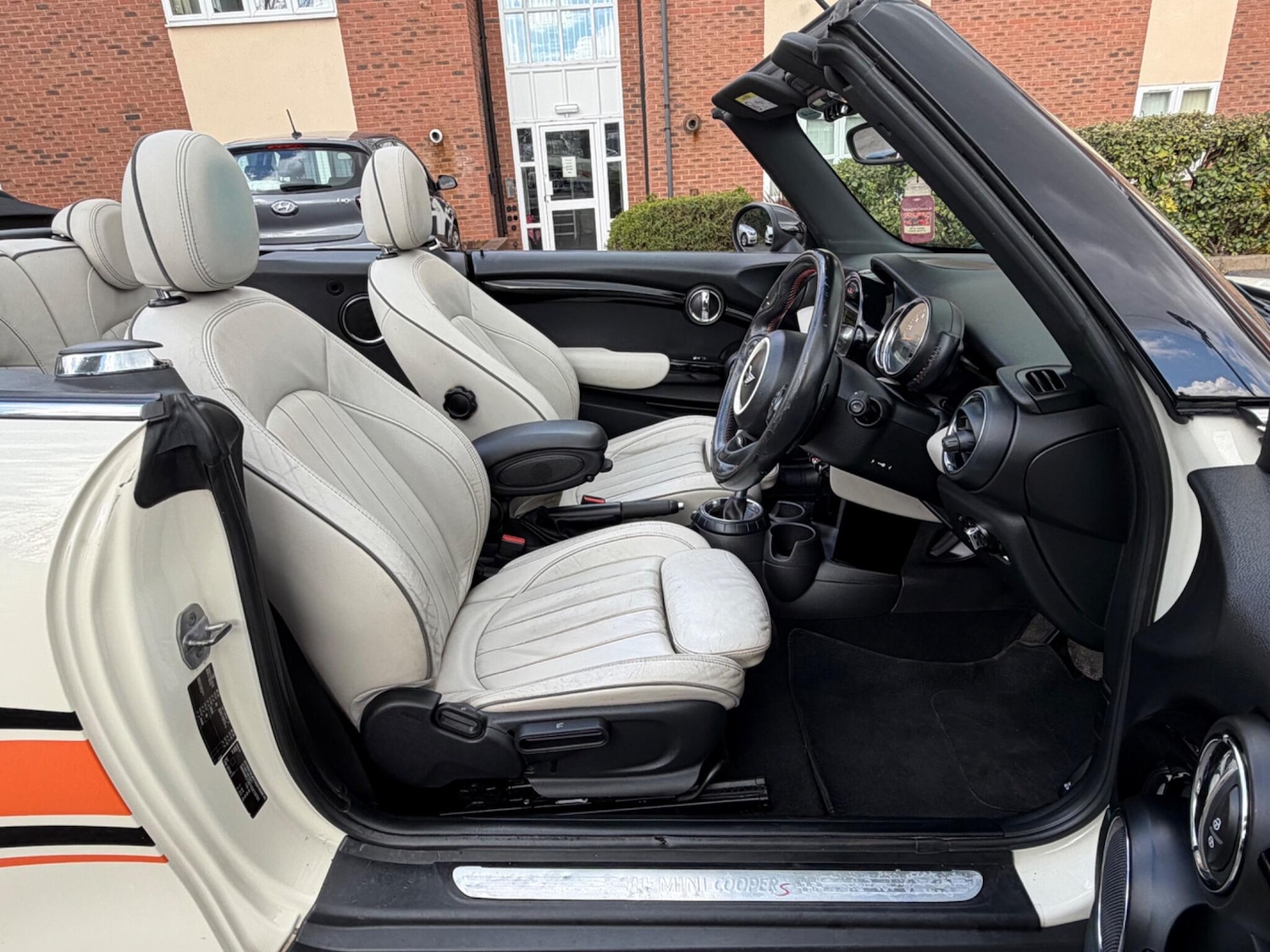 Used MINI Convertible 2016 for sale - 78170654: Photo 18