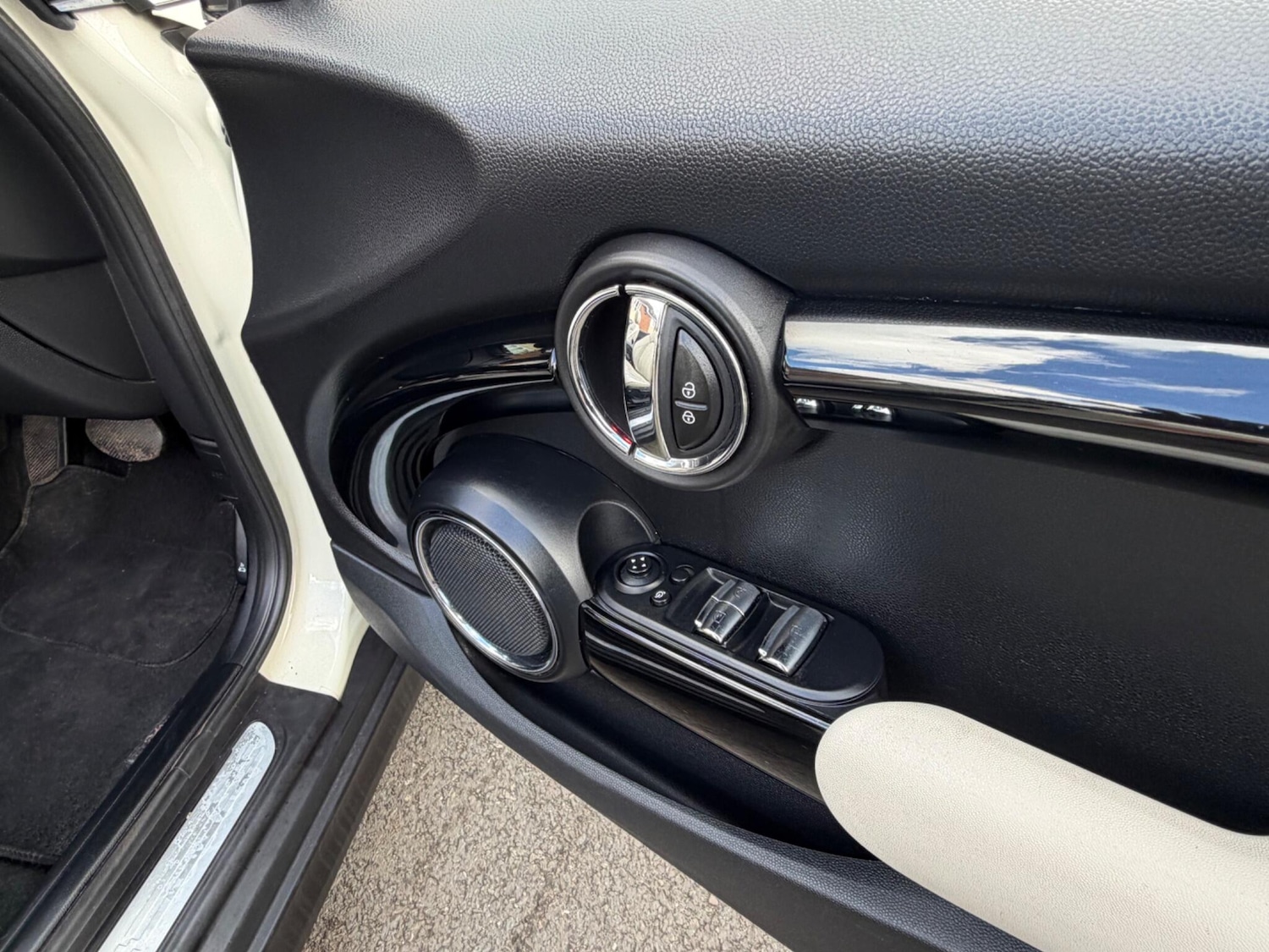 Used MINI Convertible 2016 for sale - 78170654: Photo 38