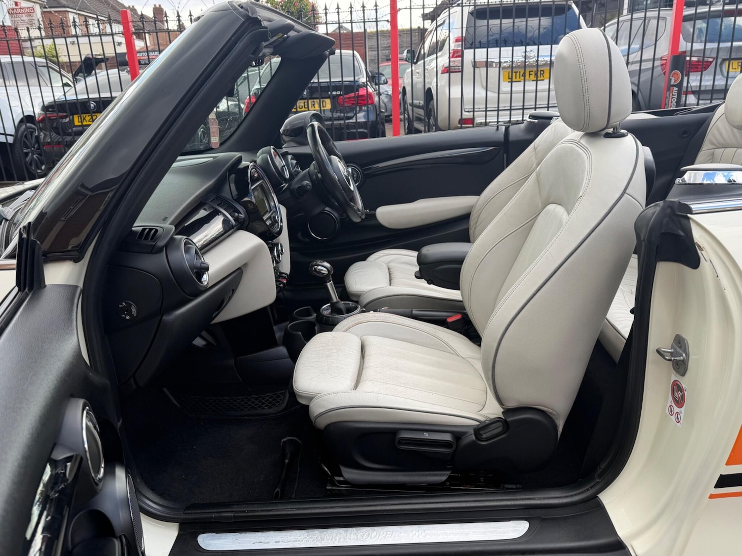 Used MINI Convertible 2016 for sale - 78170654: Photo 5