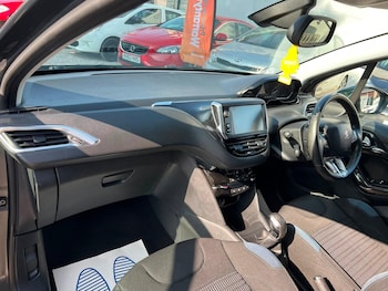 Used Peugeot 208 2014 for sale - 79348742: Photo