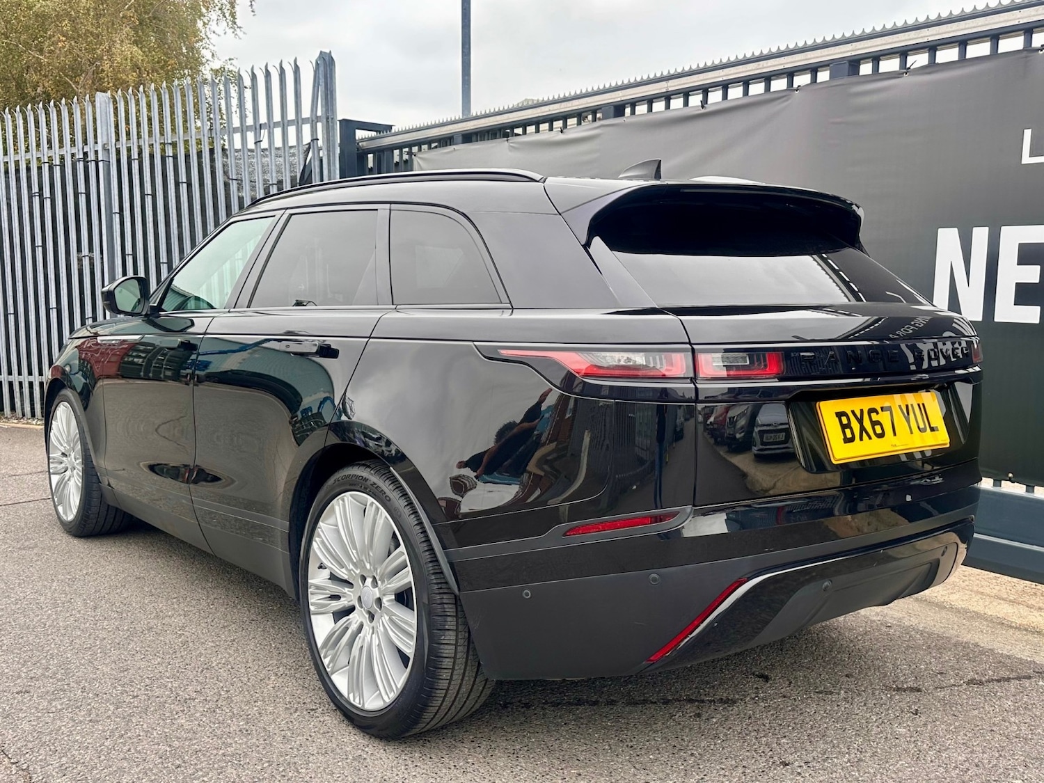 Used Land Rover Range Rover Velar 2017 for sale - 75913255: Photo 12