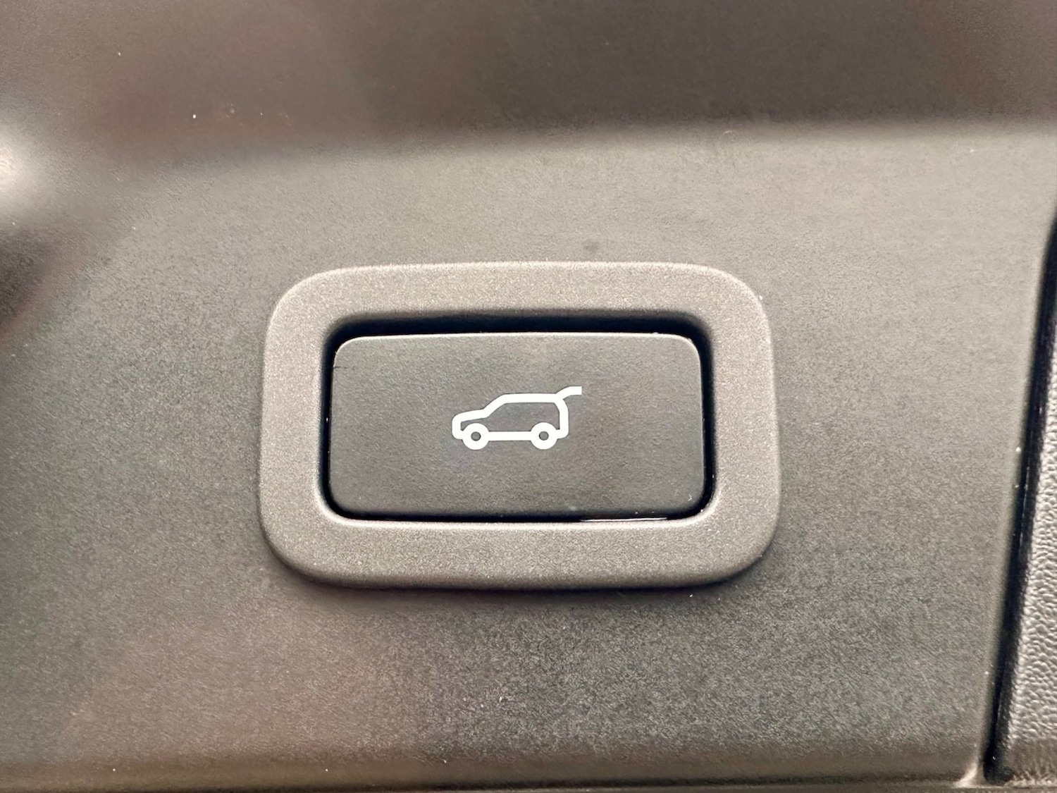 Used Land Rover Range Rover Velar 2017 for sale - 75913255: Photo 32
