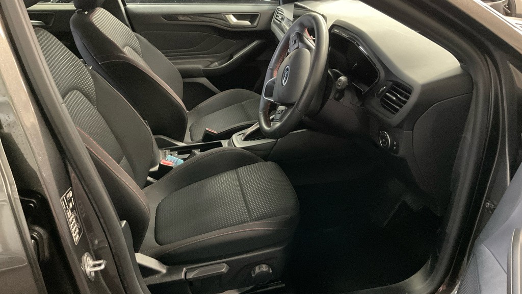 Used Ford Focus 2023 for sale - 76712482: Photo 9