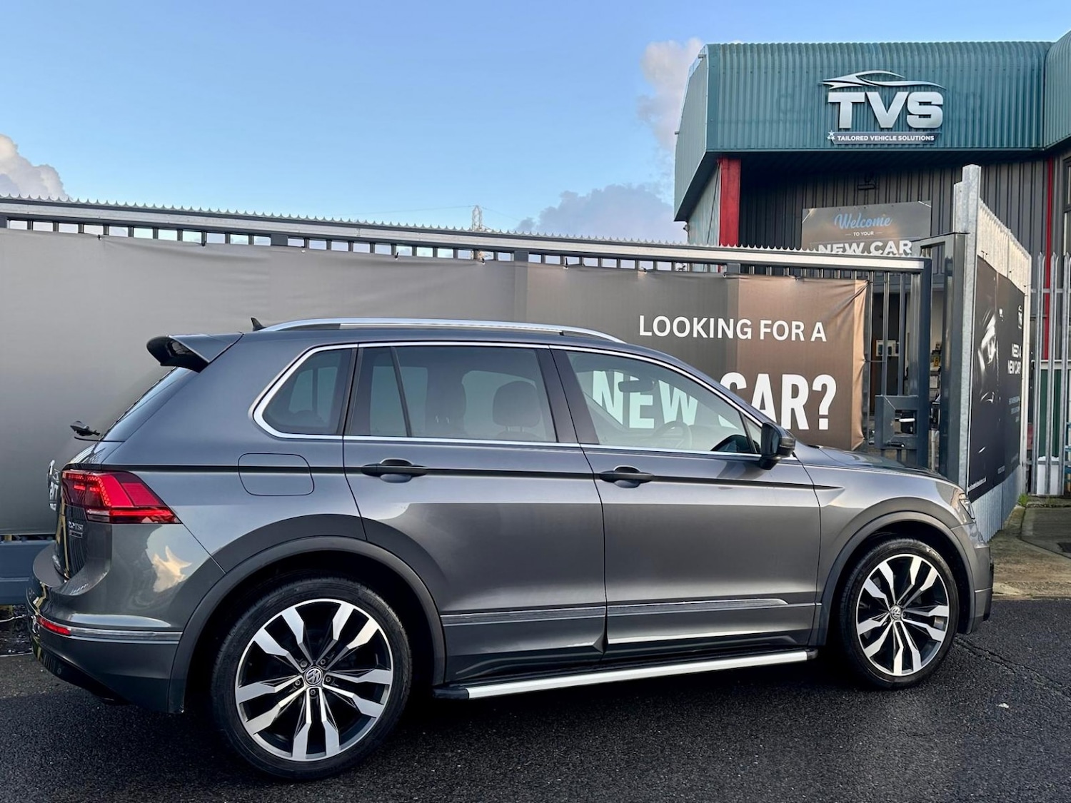 Used Volkswagen Tiguan 2017 for sale - 76536800: Photo 5