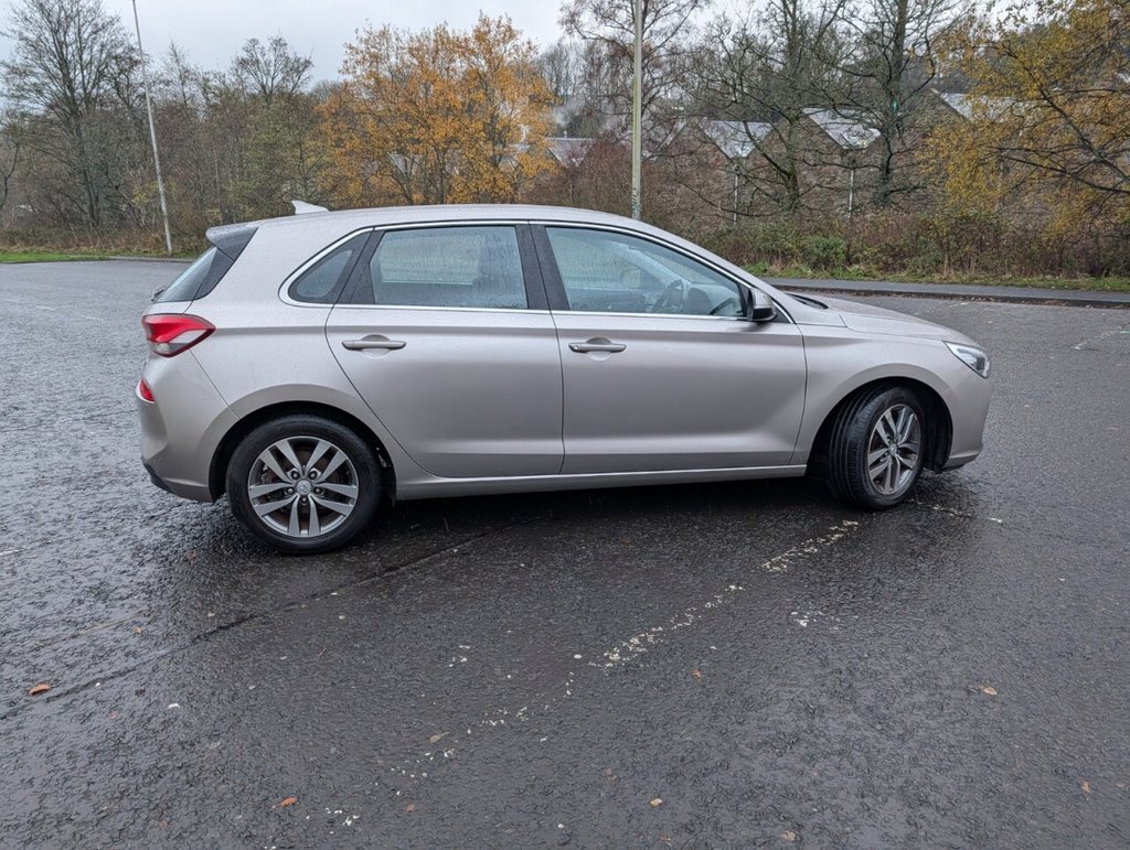 Used Hyundai i30 2018 for sale - 76642829: Photo 5