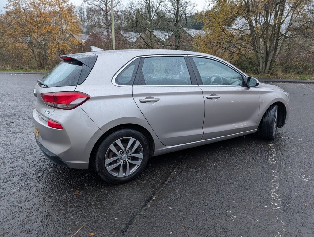 Used Hyundai i30 2018 for sale - 76642829: Photo 6