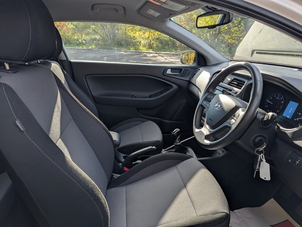 Used Hyundai i20 2017 for sale - 76323661: Photo 17