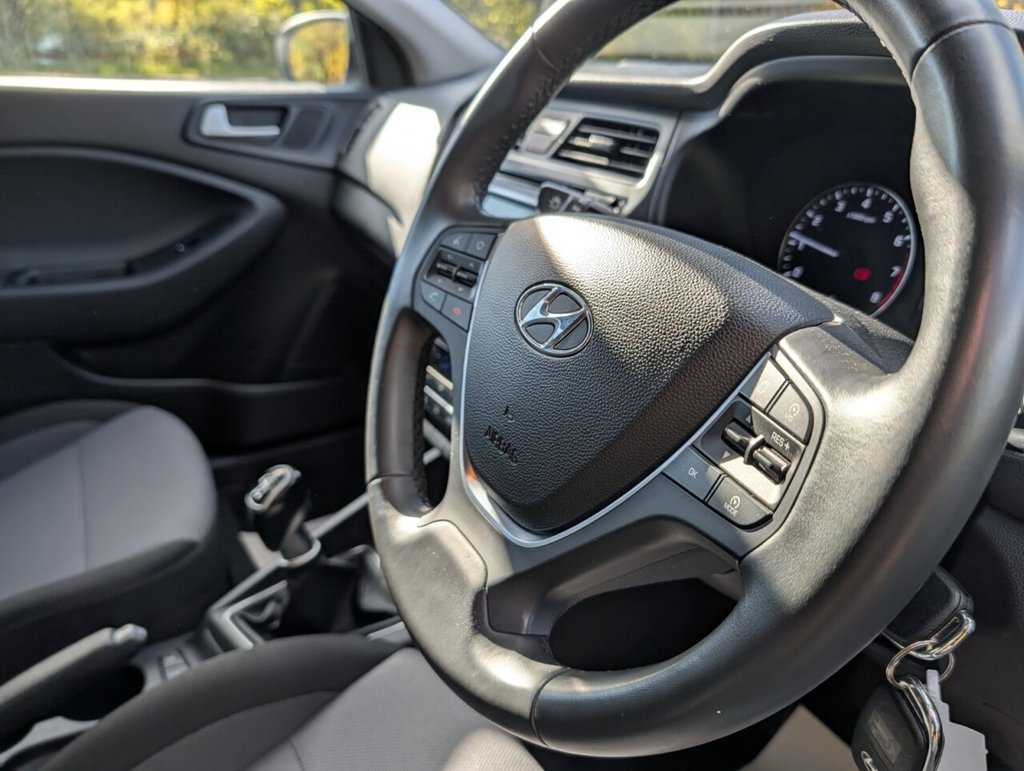 Used Hyundai i20 2017 for sale - 76323661: Photo 18