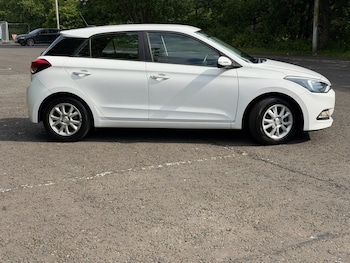 Used Hyundai i20 2017 for sale - 78930940: Photo