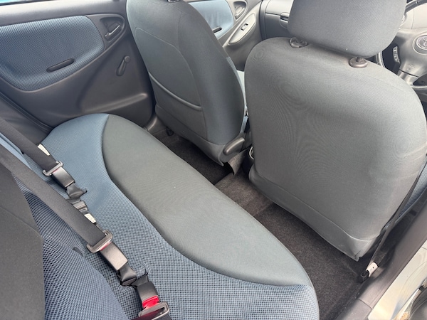 Used Toyota Yaris 2004 for sale - 76281838: Photo 15
