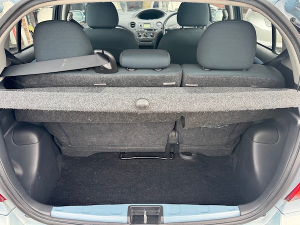 Used Toyota Yaris 2004 for sale - 76281838: Photo 17
