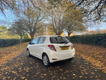 Used Toyota Yaris 2013 for sale - 76520825: Photo