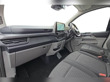 Used Ford Tourneo Custom 2025 for sale - 76405336: Photo