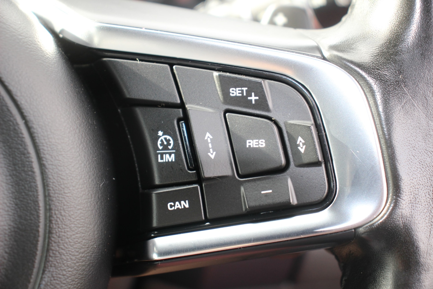 Used Jaguar E-Pace 2018 for sale - 77557202: Photo 40