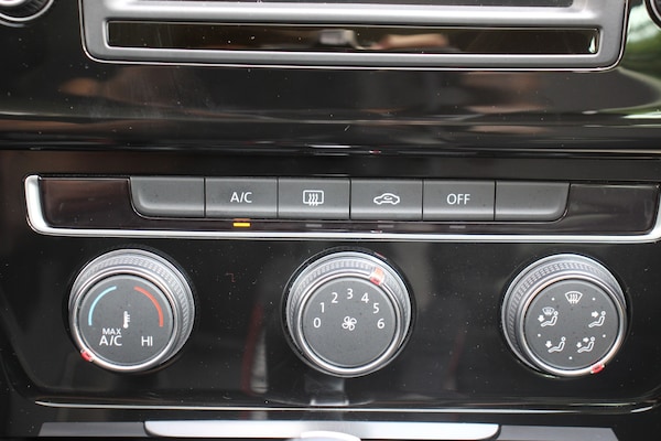 Used Volkswagen Golf 2016 for sale - 74693105: Photo 40