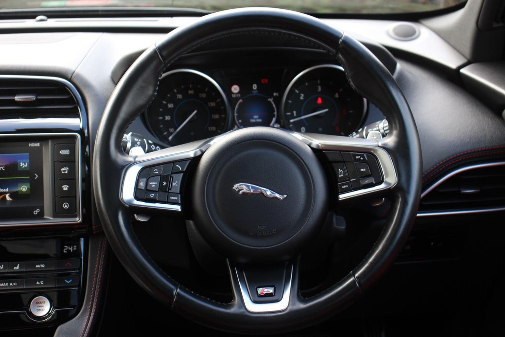 Used Jaguar F-Pace 2016 for sale - 78161976: Photo 38