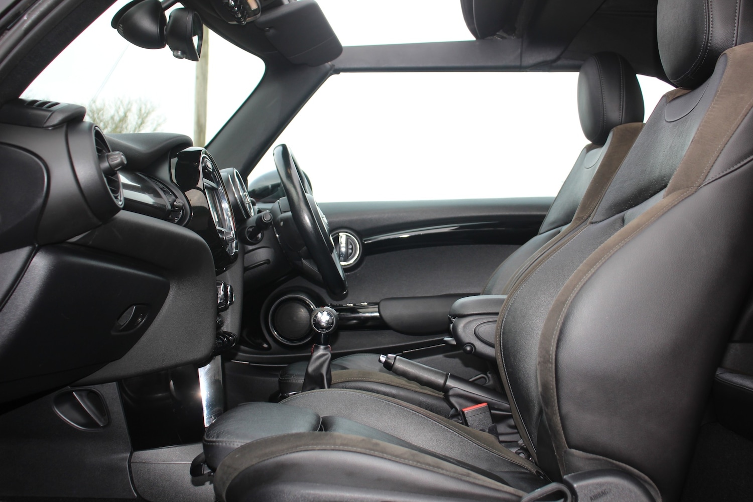 Used MINI Convertible 2016 for sale - 77617174: Photo 32