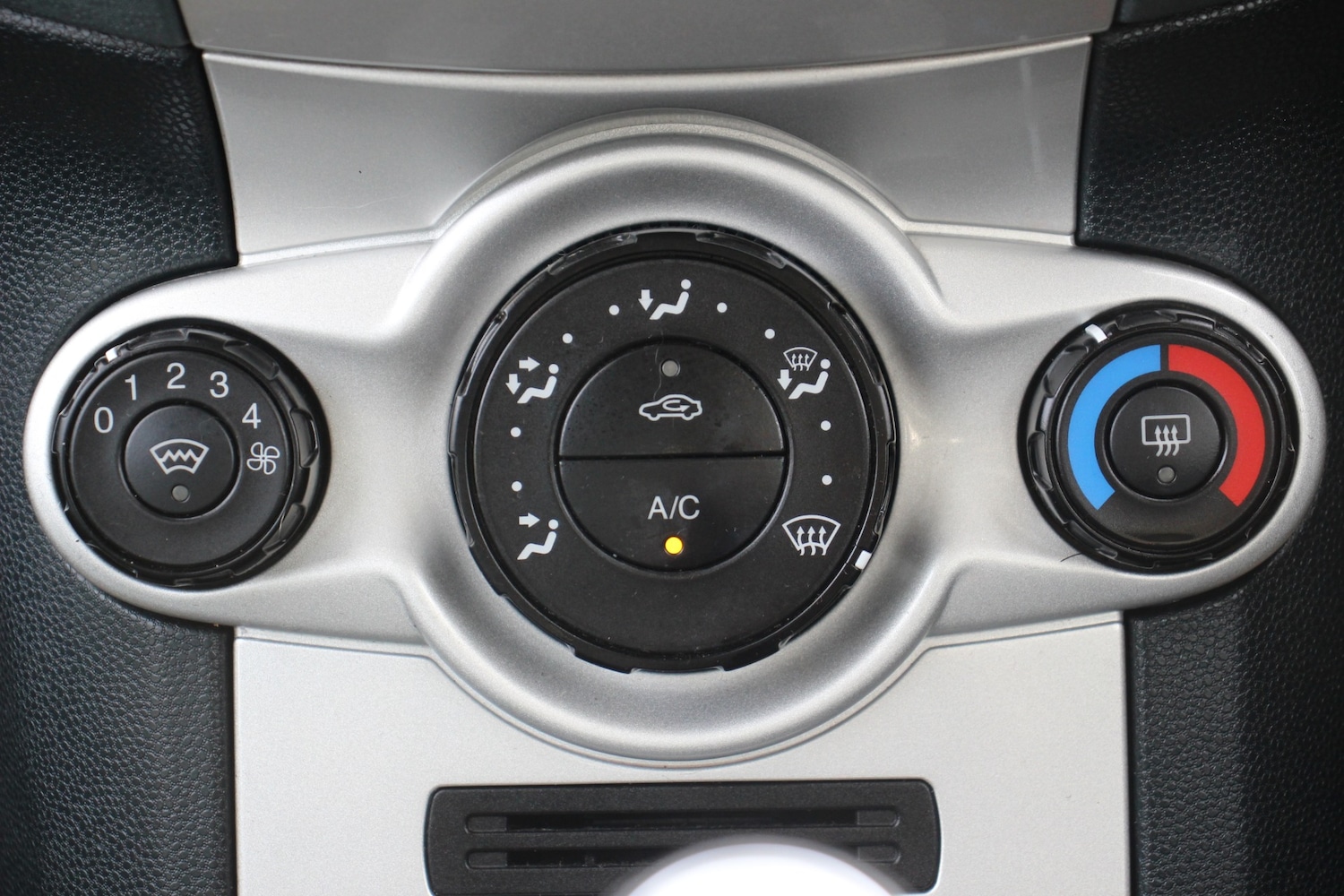 Used Ford Fiesta 2010 for sale - 77168783: Photo 38