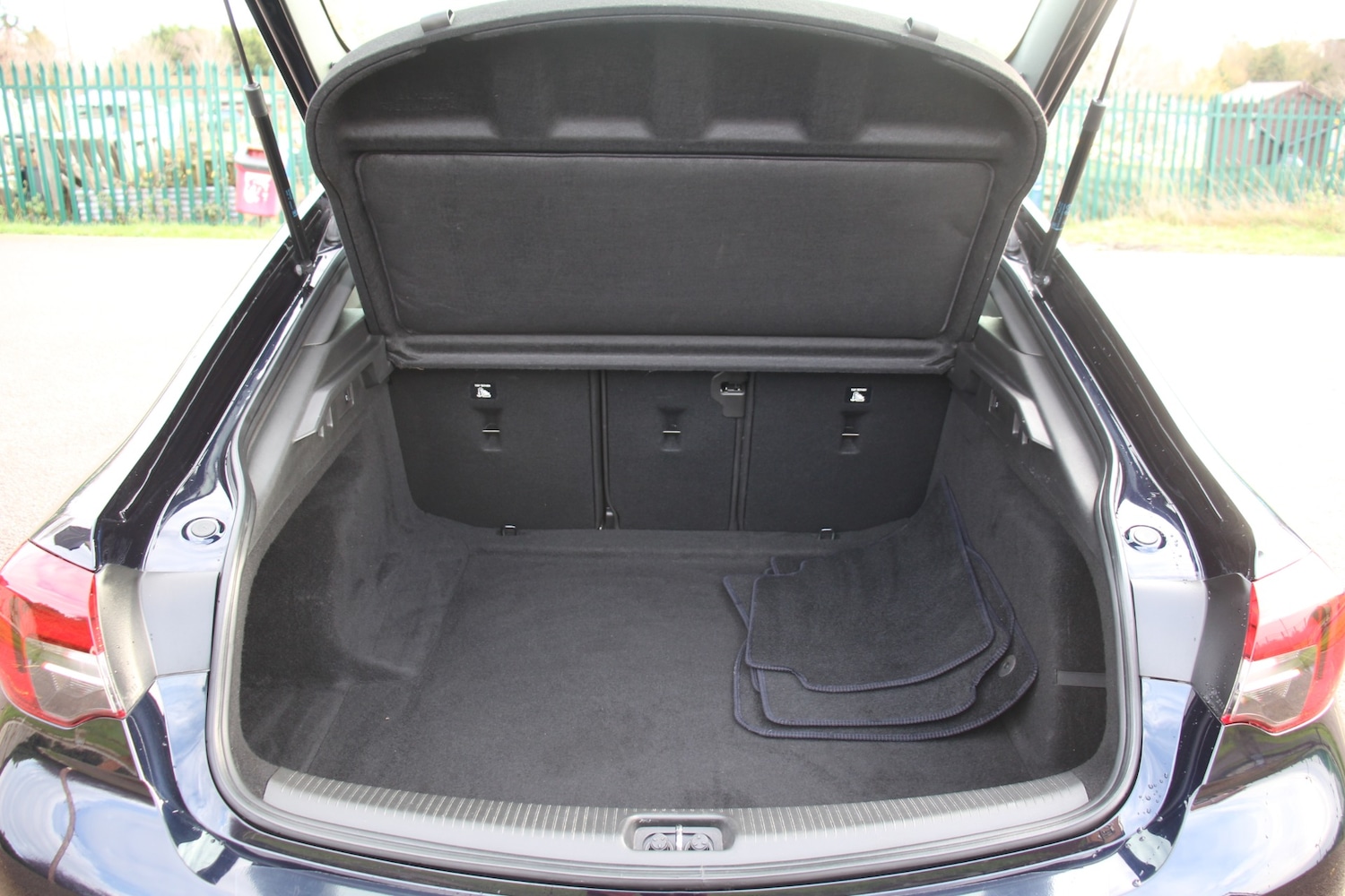 Used Vauxhall Insignia 2019 for sale - 76735850: Photo 33