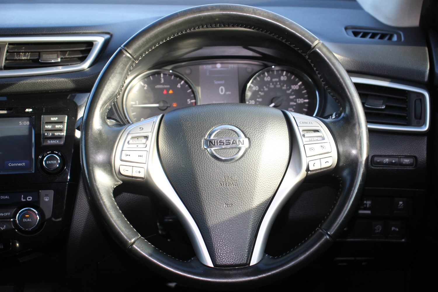 Used Nissan Qashqai 2015 for sale - 75984932: Photo 34