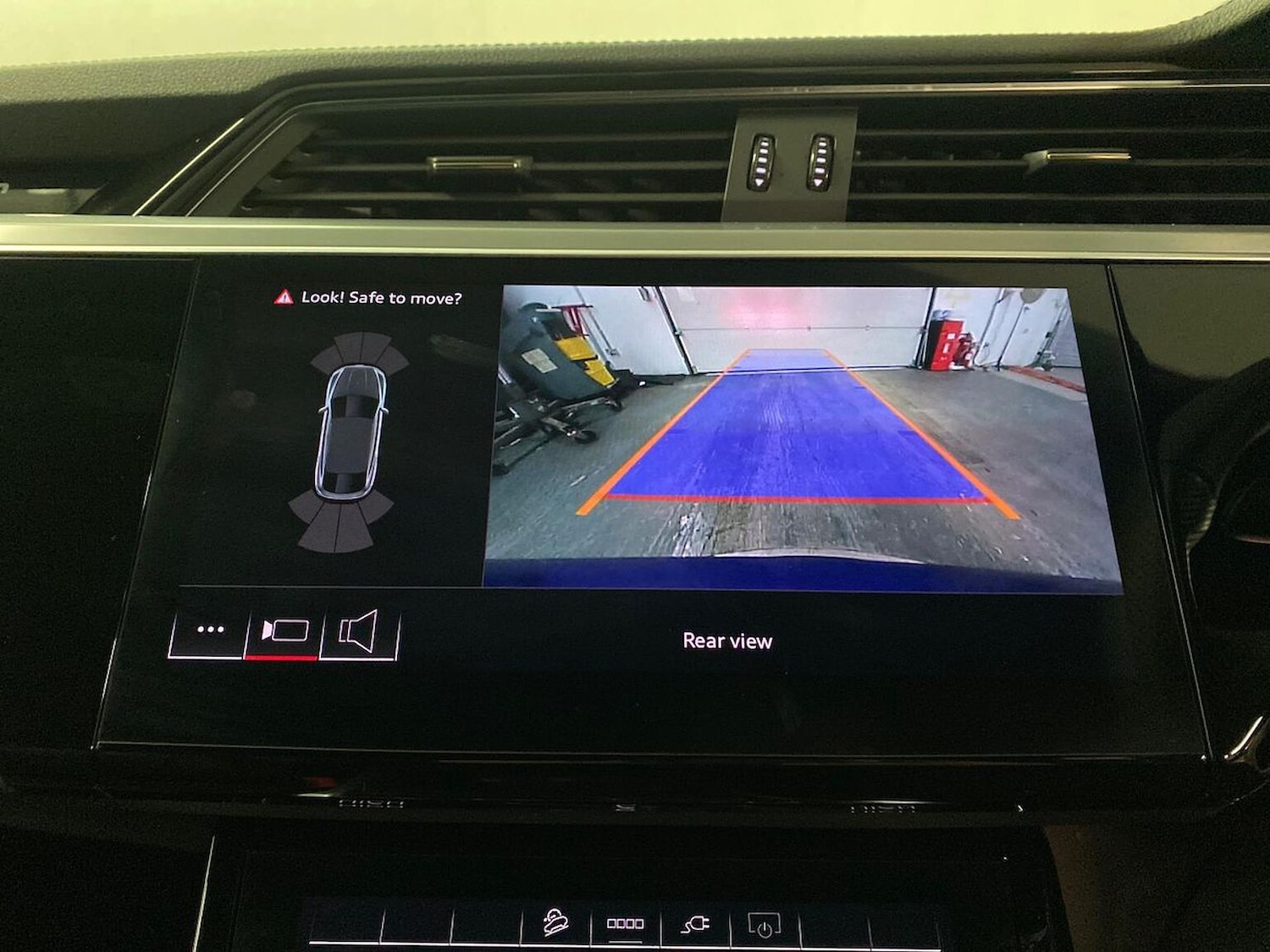 Used Audi Q8 2023 for sale - 77991816: Photo 23