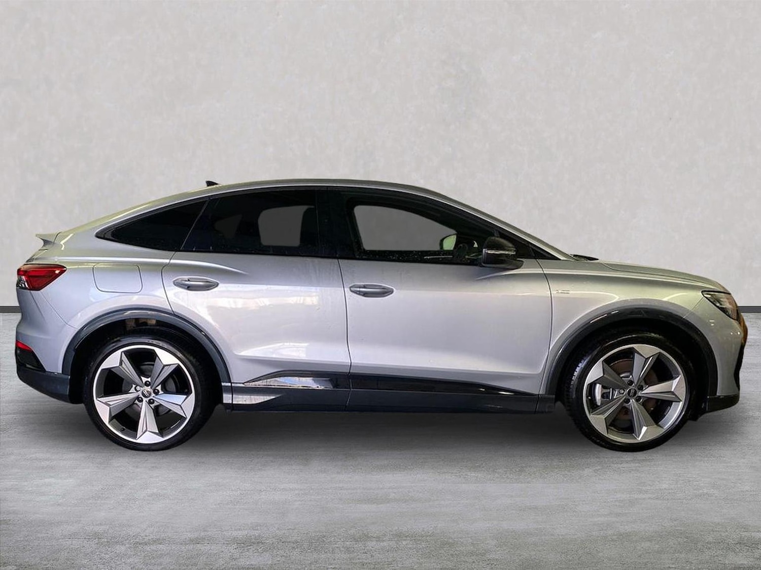 Used Audi Q4 e-tron 2025 for sale - 77635461: Photo 3