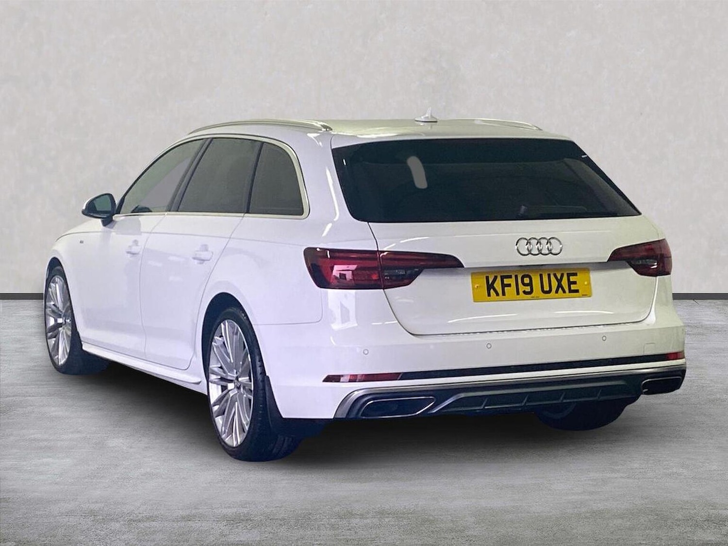 Used Audi A4 2019 for sale - 76536610: Photo 2