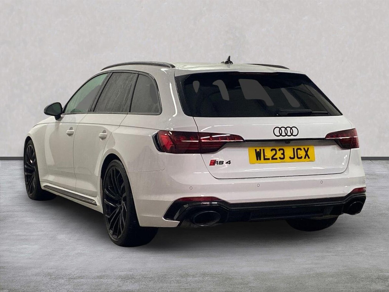 Used Audi RS4 2023 for sale - 76365069: Photo 2