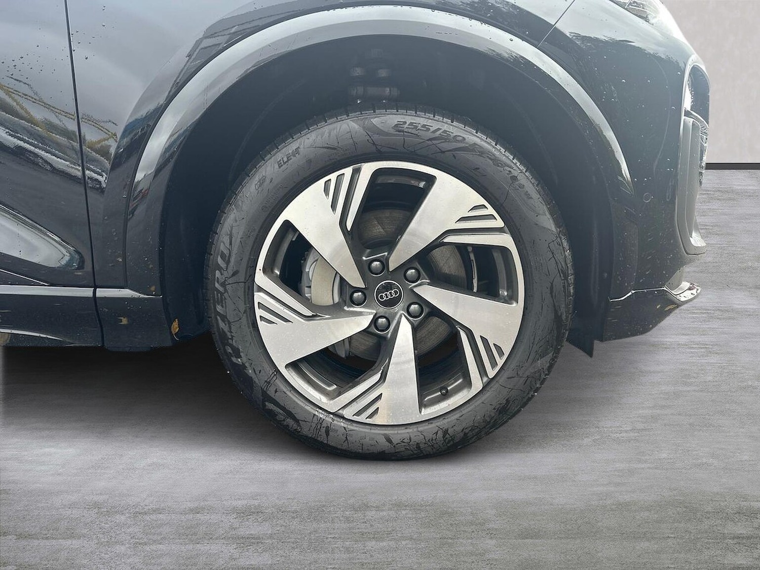 Used Audi Q6 e-tron 2025 for sale - 76450552: Photo 6