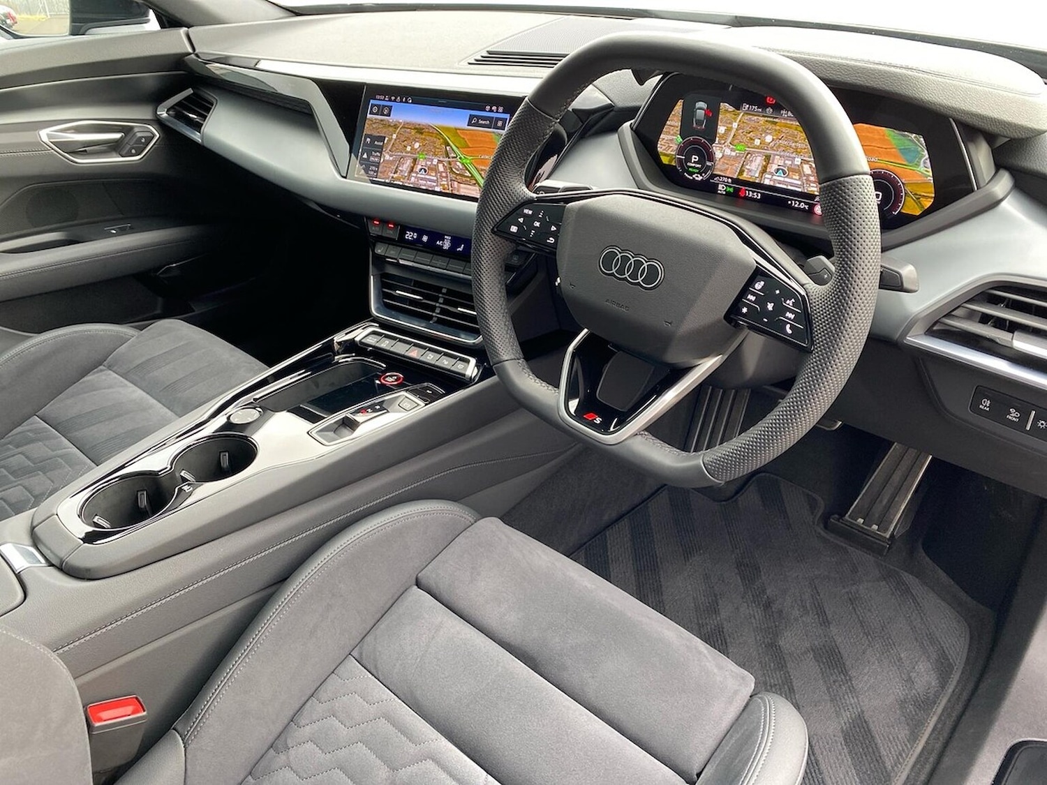 Used Audi e-tron GT 2024 for sale - 76426726: Photo 15