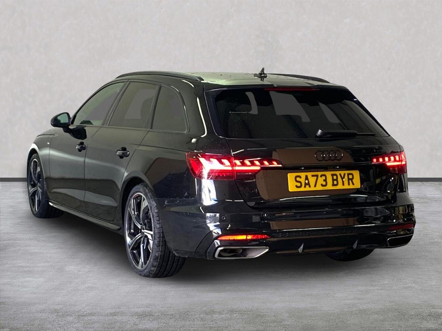 Used Audi A4 2023 for sale - 76330001: Photo 2