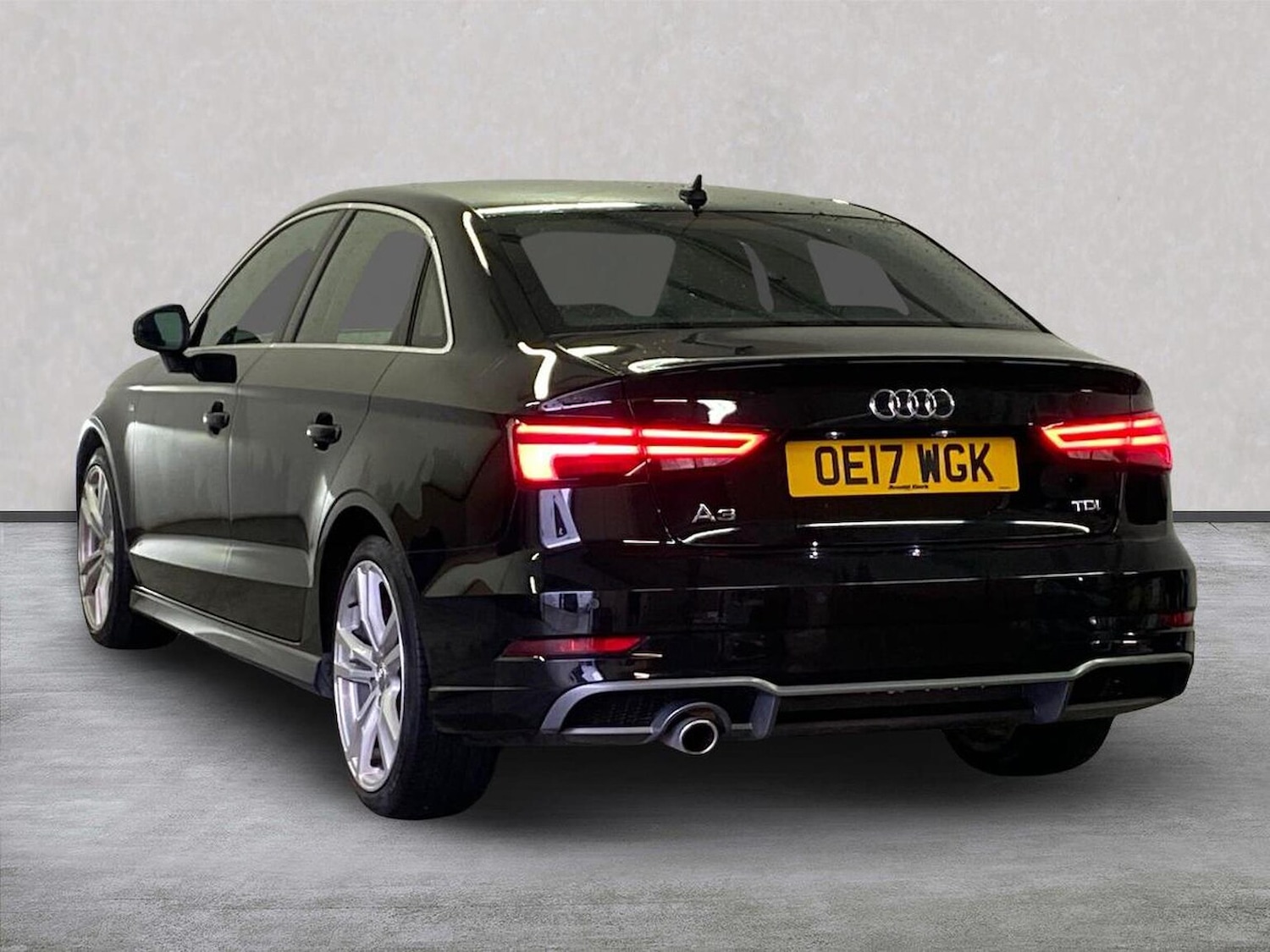 Used Audi A3 2017 for sale - 76257781: Photo 2