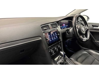 Used Volkswagen Golf 2019 for sale - 78881027: Photo
