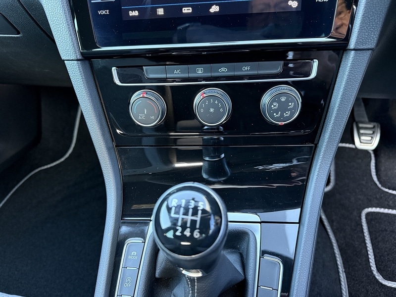 Used Volkswagen Golf 2018 for sale - 77543618: Photo 38