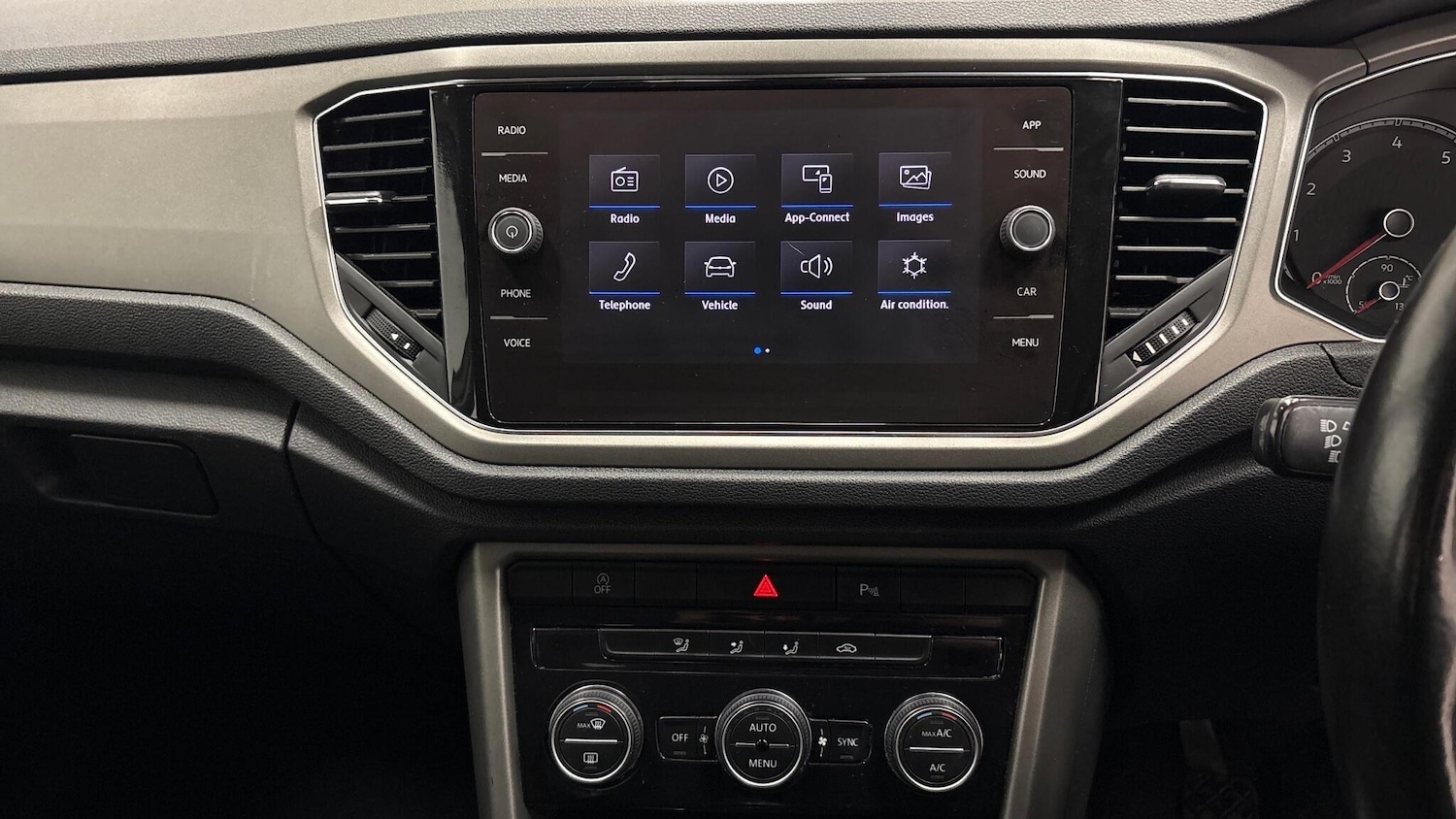 Used Volkswagen T-Roc 2020 for sale - 76527851: Photo 2