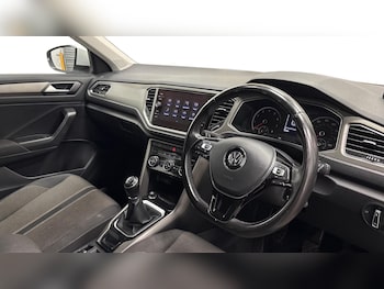 Used Volkswagen T-Roc 2020 for sale - 76527851: Photo