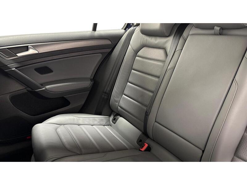 Used Volkswagen Golf 2019 for sale - 77350187: Photo 2