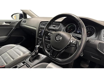 Used Volkswagen Golf 2019 for sale - 77350187: Photo