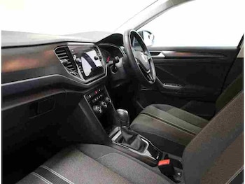 Used Volkswagen T-Roc 2019 for sale - 78746050: Photo